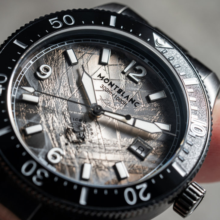 MONTBLANC - ICED SEA - 137211 - 封存萬年冰川的靈魂 2026萬寶龍Iced Sea系列 一場關於亞化石、仿舊鋼與珊瑚日落的材質奇點