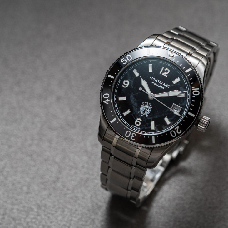 MONTBLANC - ICED SEA - 137211 - 封存萬年冰川的靈魂 2026萬寶龍Iced Sea系列 一場關於亞化石、仿舊鋼與珊瑚日落的材質奇點