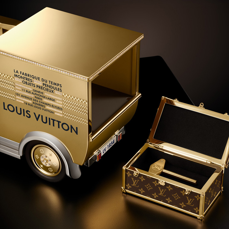 LOUIS VUITTON - 精湛工藝 - （LOUIS VUITTON CAMIONNETTE） - 連胎紋都是「LV」的復古小貨車｜Louis Vuitton Camionnette座鐘