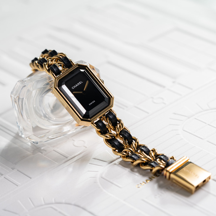 CHANEL - PREMIÈRE - （PREMIÈRE ICONIC CHAIN GOLDEN BROWN腕錶） - 自由的形狀｜CHANEL Première