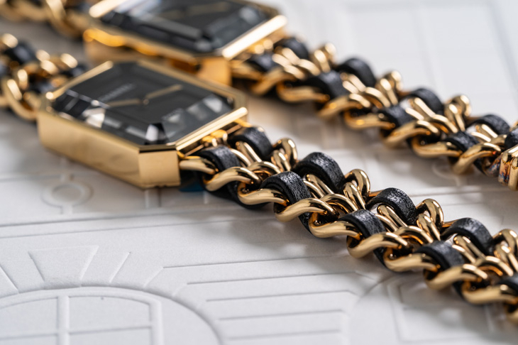 CHANEL - PREMIÈRE - （PREMIÈRE ICONIC CHAIN GOLDEN BROWN腕錶） - 自由的形狀｜CHANEL Première