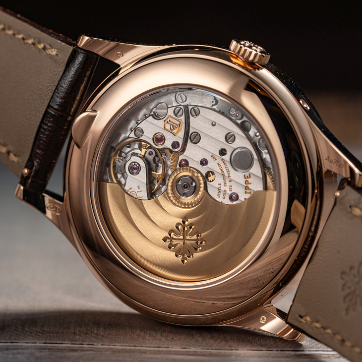 PATEK PHILIPPE - COMPLICATIONS - 5396R-016 - 藏家必看的沙米色面盤|百達翡麗 5396R 年曆腕錶三十週年致敬之作