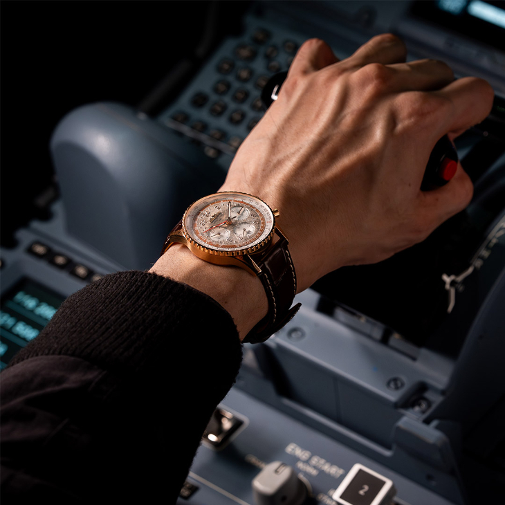 BREITLING - NAVITIMER - RB02301A1G1P1 - 機長廣播！STARLUX星宇航空xBREITLING百年靈，萬呎高空發表最新聯名腕錶